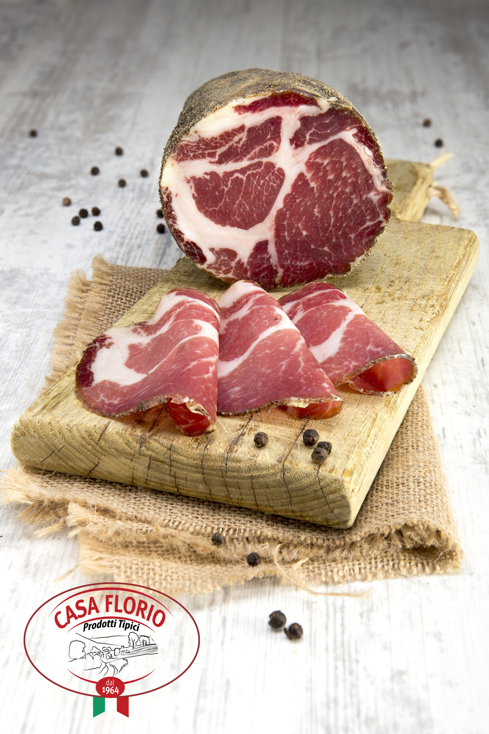 capocollo al peperoncino dolce, piccante a al pepe