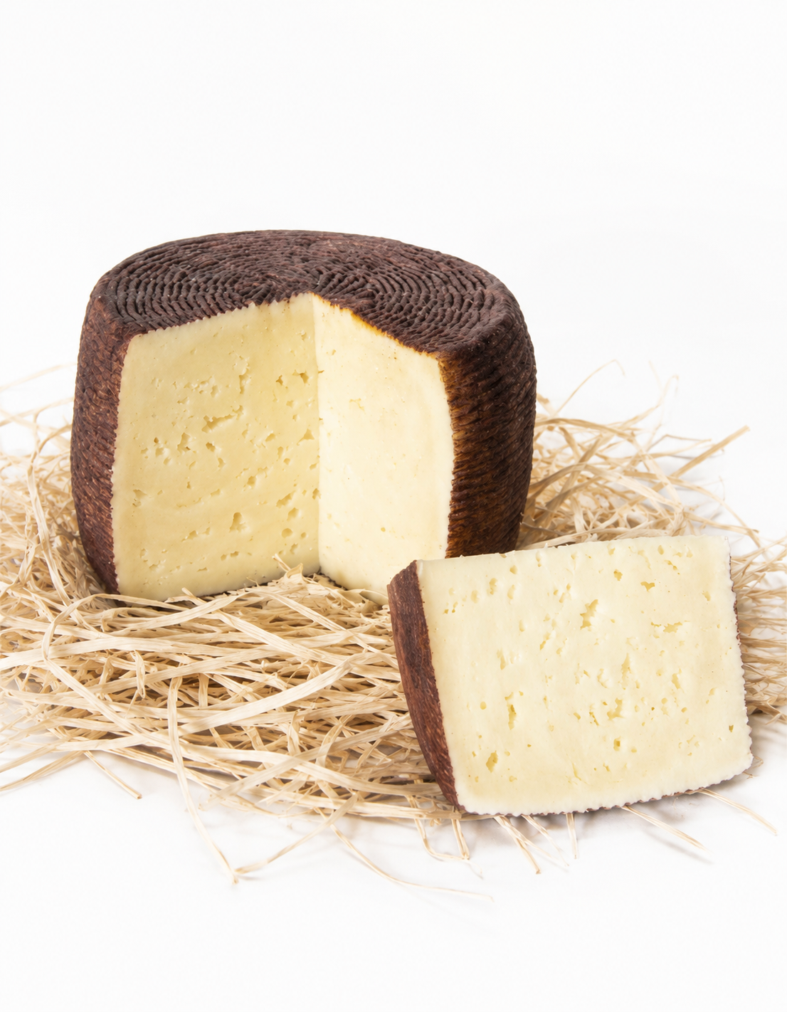 Pecorino Affinato al Vino, sfondo bianco